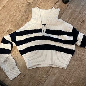 Dynamite cropped knit top - size S